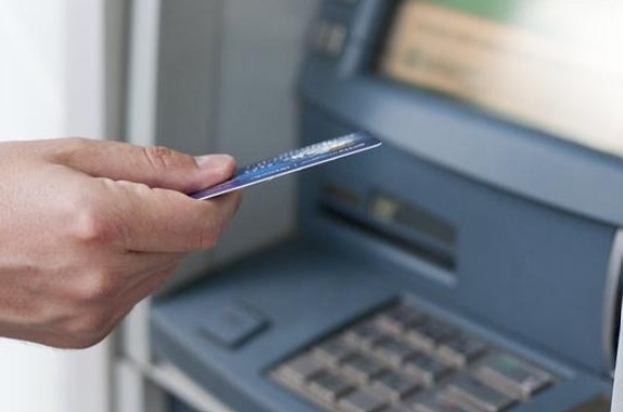 43 годишен чужденец е задържан за източване на  във Варненско съобщават от